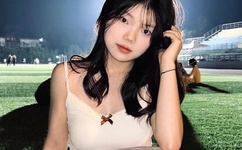 他把手探到我的衣服里作文